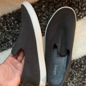 Comfy slip on tennis shoes